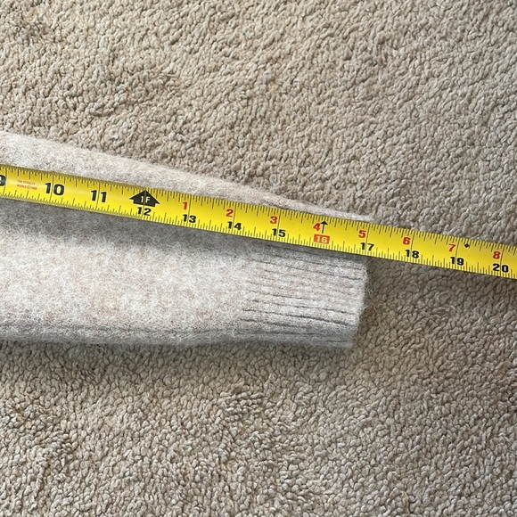 Lululemon Alpaca Wool-Blend V-Neck Sweater XS Minimalist Neutral Academia - DESC - Picture 13 of 15